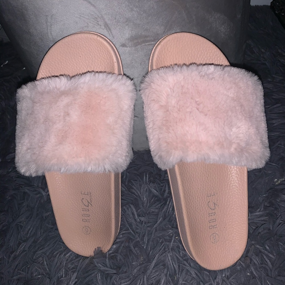 ROUGE OPEN TOE FUZZY SLIPPER SLIDE SANDAL - Picture 2 of 3